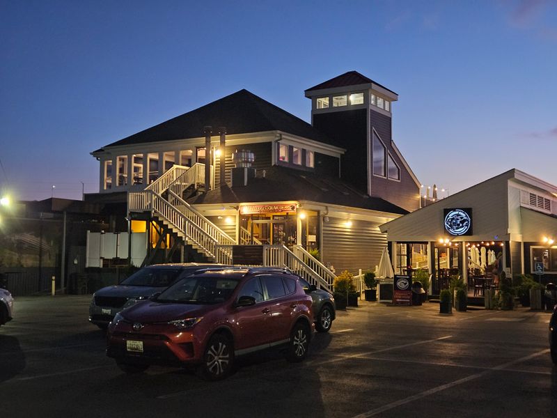 3. Harris Crab House – Grasonville, Maryland