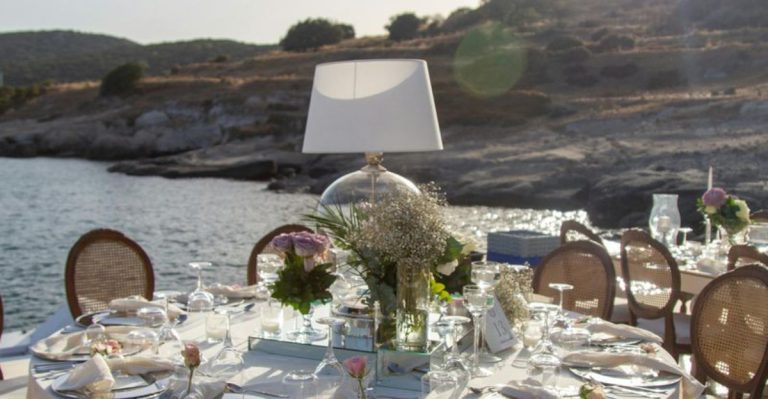 10 Arizona Waterfront Restaurants That Are Shockingly Perfect For Cozy Valentine’s Day Date