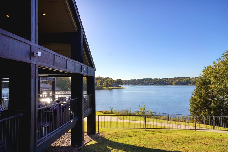 Lakepoint Restaurant, Bella Vista