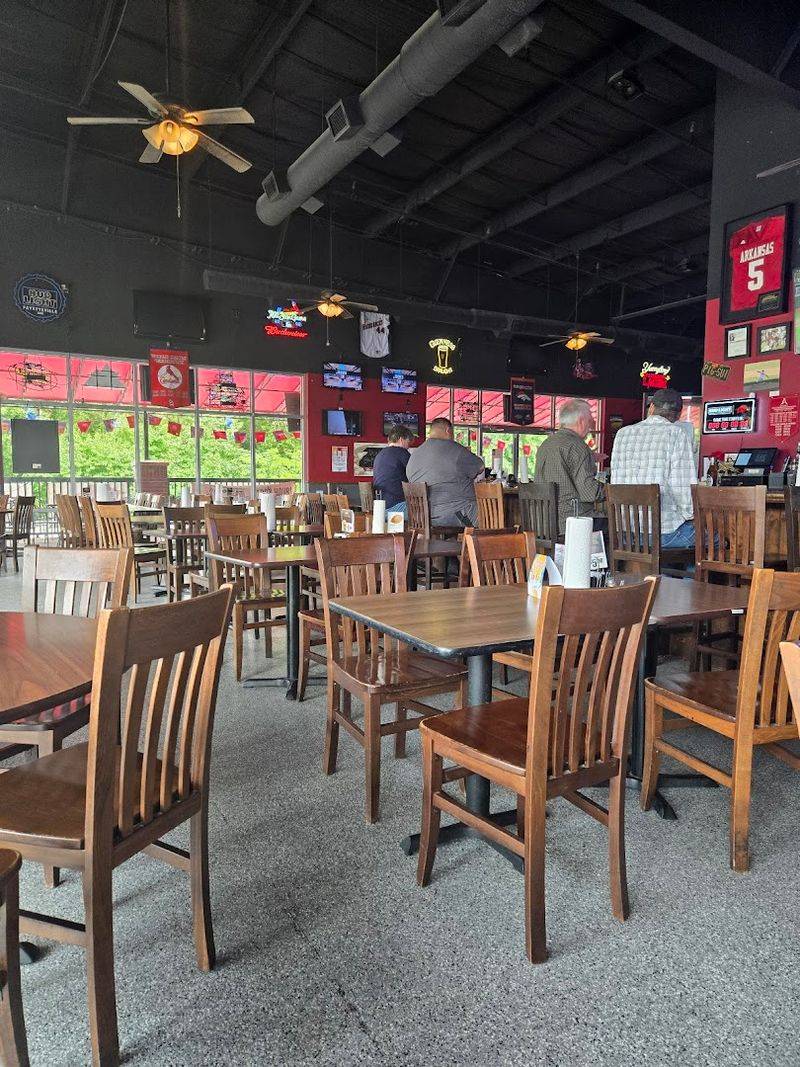 Foghorn's Wings, Burgers & More, Fayetteville