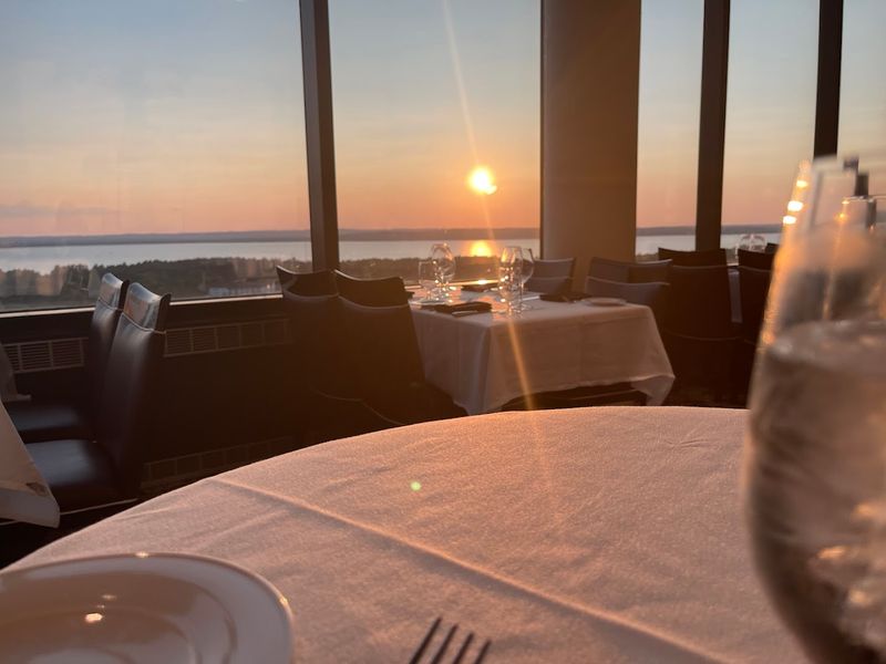 Aerie Restaurant & Lounge (Acme)