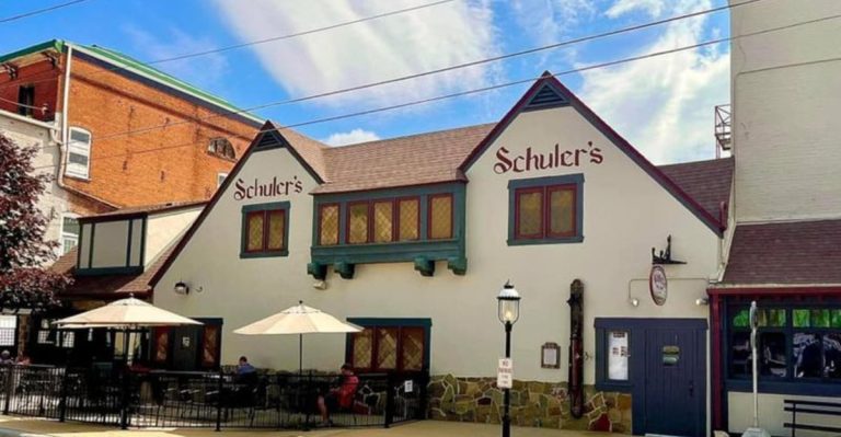 10 Charming Small-Town Michigan Restaurants That Locals Rave About