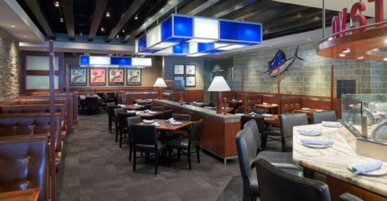 10 Cozy Pennsylvania Eateries Serving The State’s Best Lobster Rolls