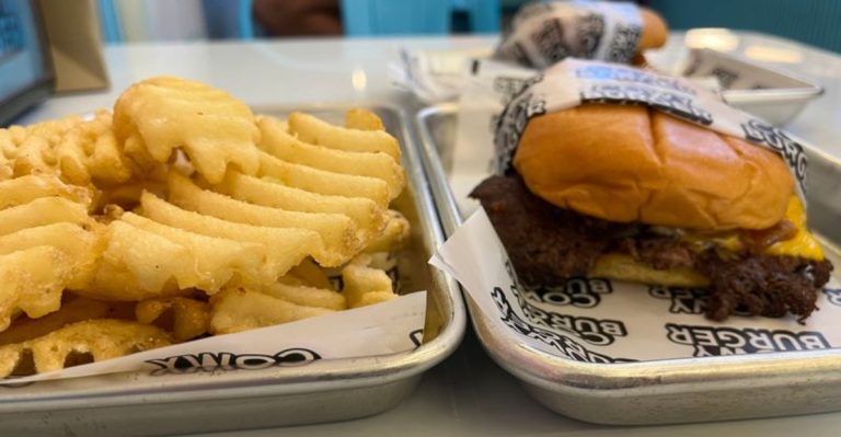 10 Florida Burger Joints That Outshine The Big Chains Every Time