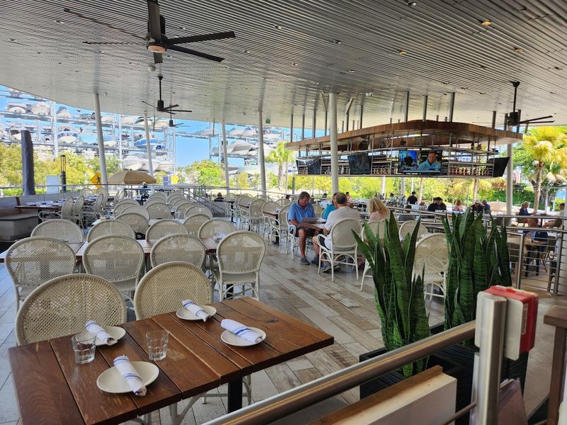 Bayshore Club Bar & Grill