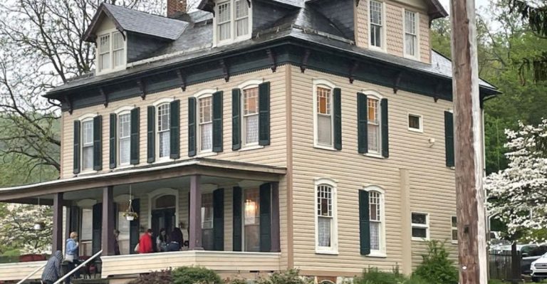 10 Hidden Pennsylvania Cafes Where Easter Specials Shine