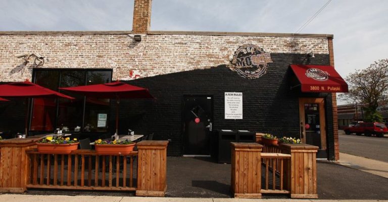 10 Hidden Restaurants In Chicago Locals Don’t Want You To Miss