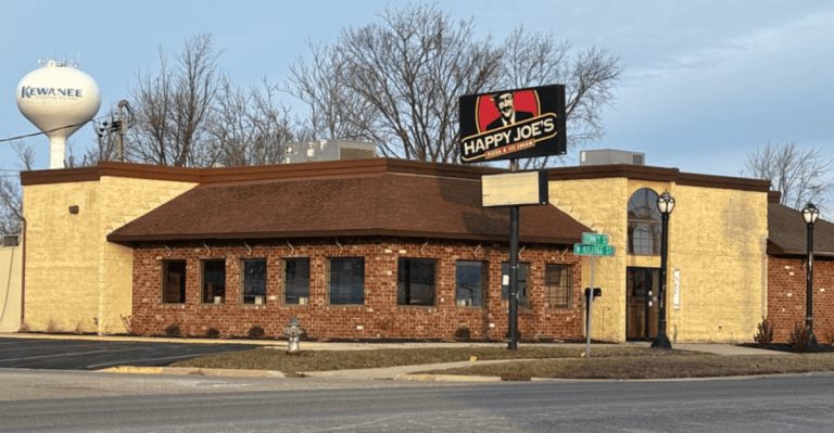 10 Illinois All-You-Can-Eat Pizza Spots That Still Keep It Old-School