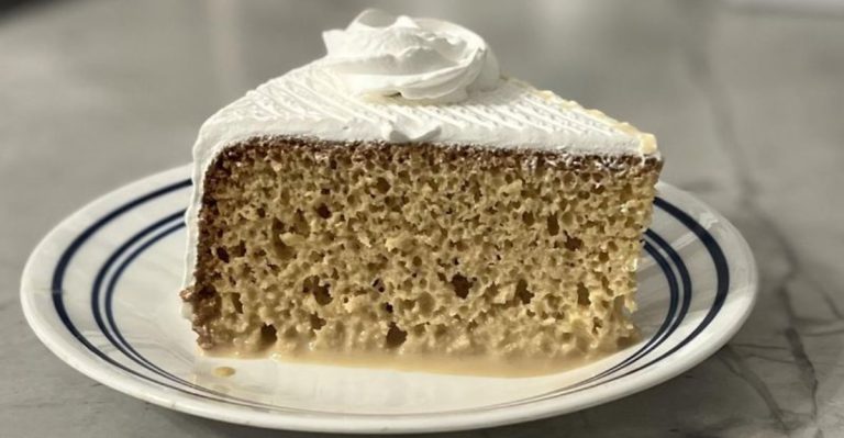 10 Illinois Cakes With Local Roots That Should Be Famous