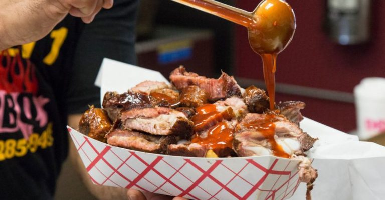 10 Illinois Food Traditions That Outsiders Don’t Get (Until They Take A Bite)