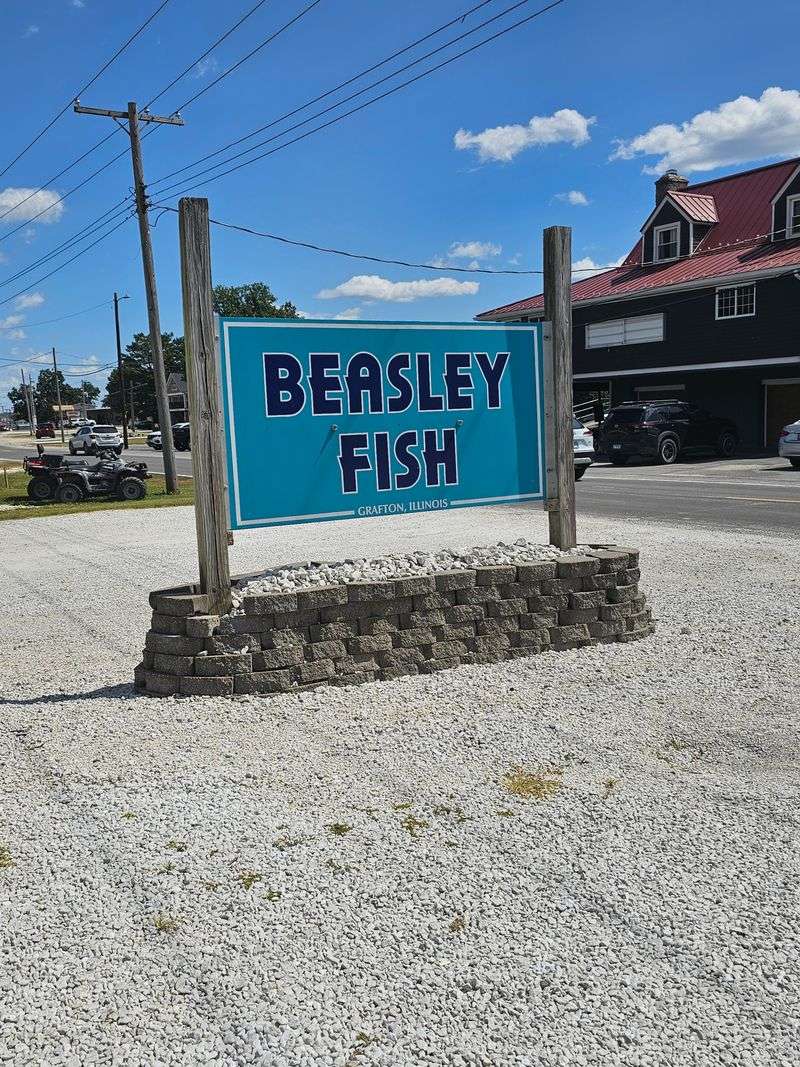 Beasley Fish Stand, 1512 W Main St, Grafton