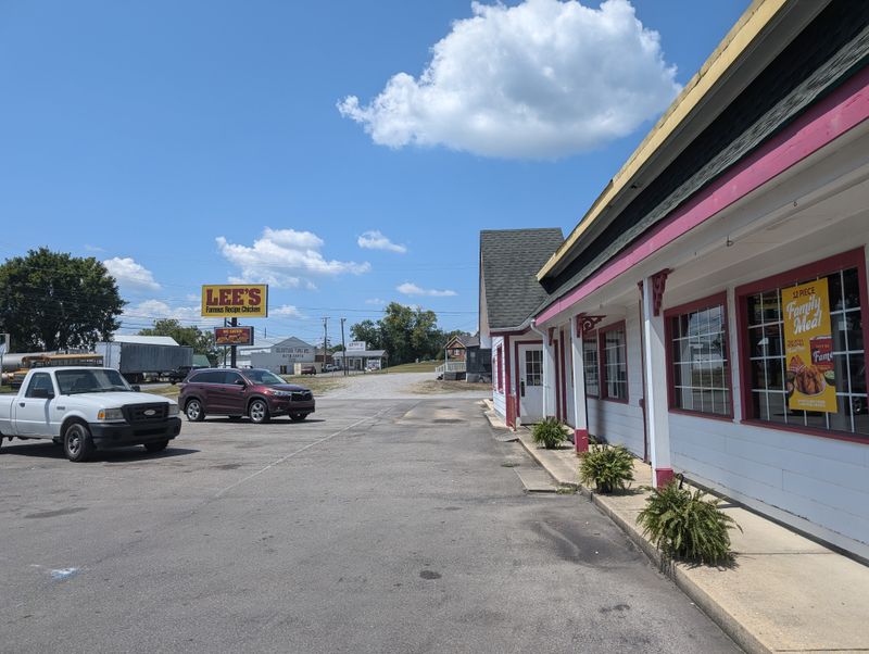 Lee’s Famous Recipe Chicken