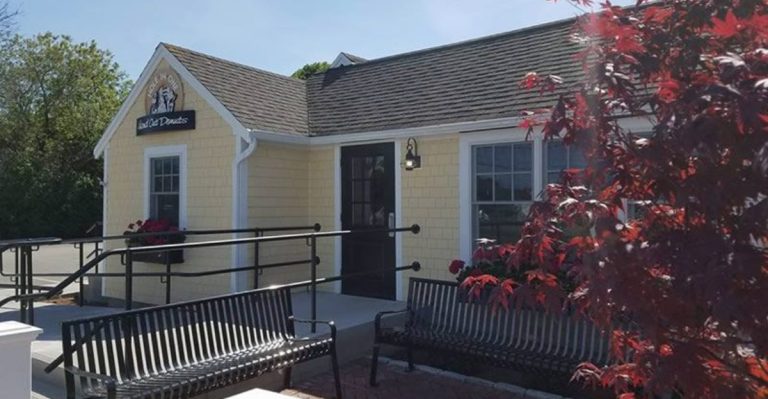 10 Massachusetts Bakeries Where The Lines Start Before Sunrise