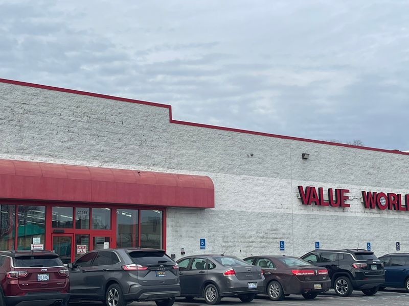 Value World, Clinton Township