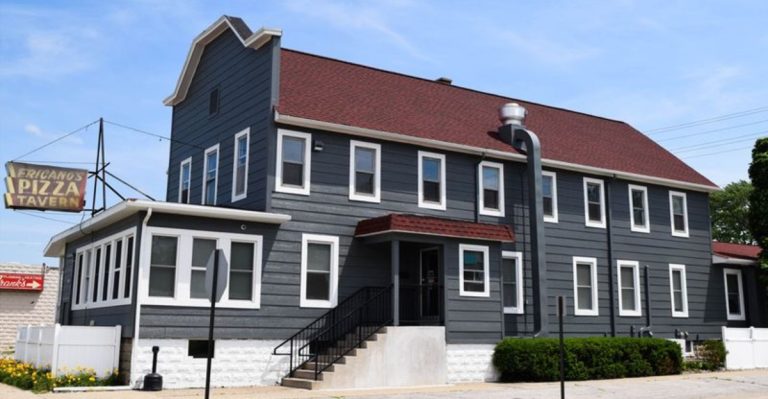 10 Michigan Pizza Places Locals Say Outshine The National Chains