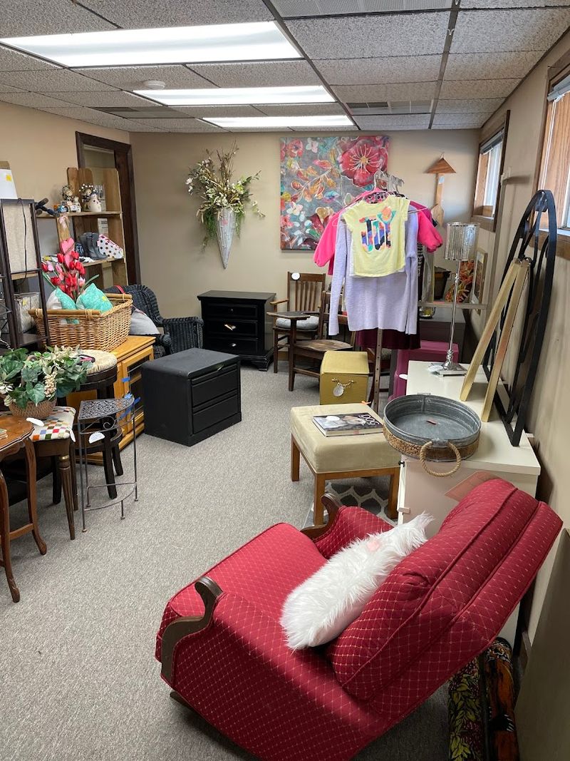 Hwy 102 Flea Market And Antique Mall, Rogers