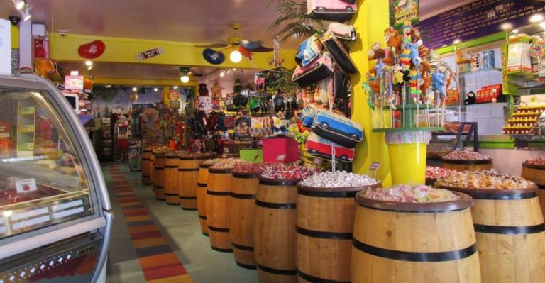10 Nostalgic Candy Shops In California That Instantly Make You Feel Like A Kid