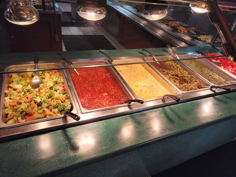 10 Quiet Arkansas Comfort Food Buffets Most Visitors Miss