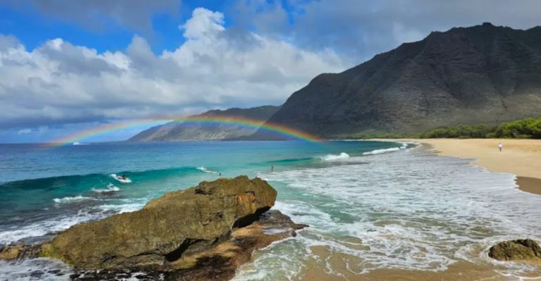 10 Secret Beaches In Hawaii That Tourists Rarely Discover
