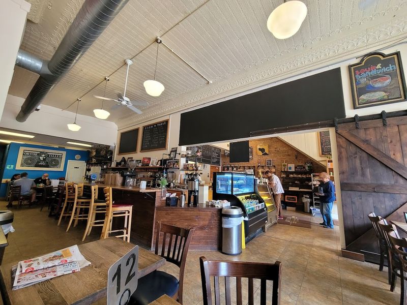 222 Artisan Bakery & Cafe, Edwardsville