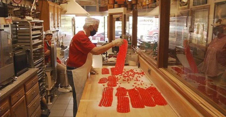 11 Forgotten Indiana Snacks That Only True Locals Still Brag About