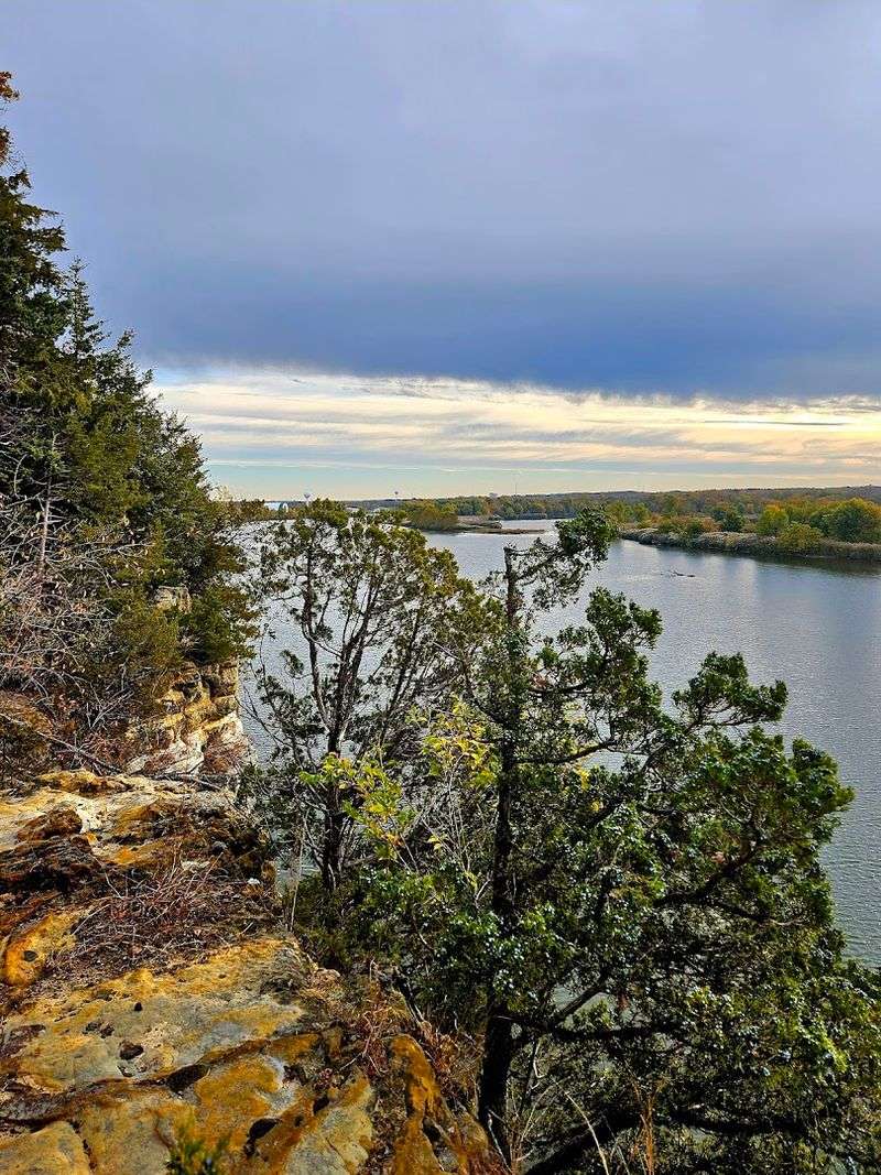 Illinois River Bluff Trail (Buffalo Rock Area), Ottawa