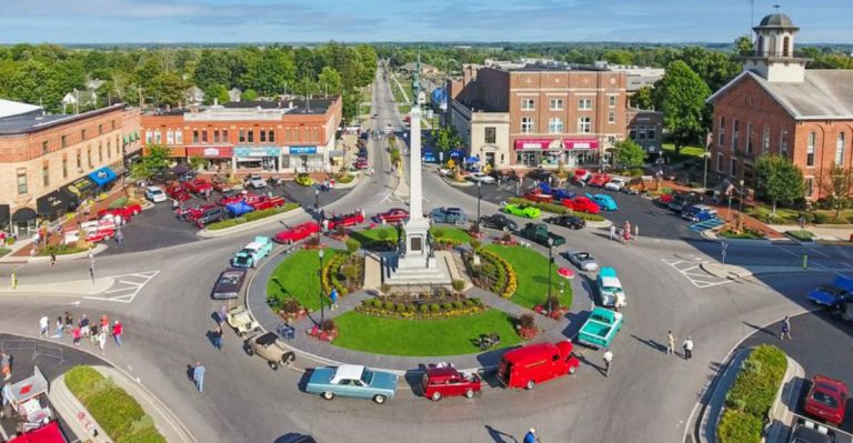 11 Indiana Small Town Squares That Are Perfect For A Fall Afternoon Stroll