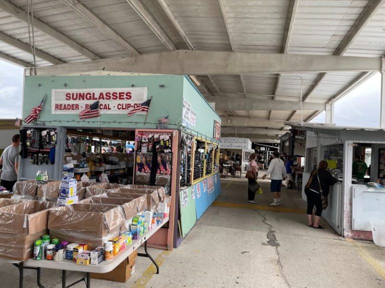 11 Massive Flea Markets In Florida Where $40 Fills Your Whole Car With ...