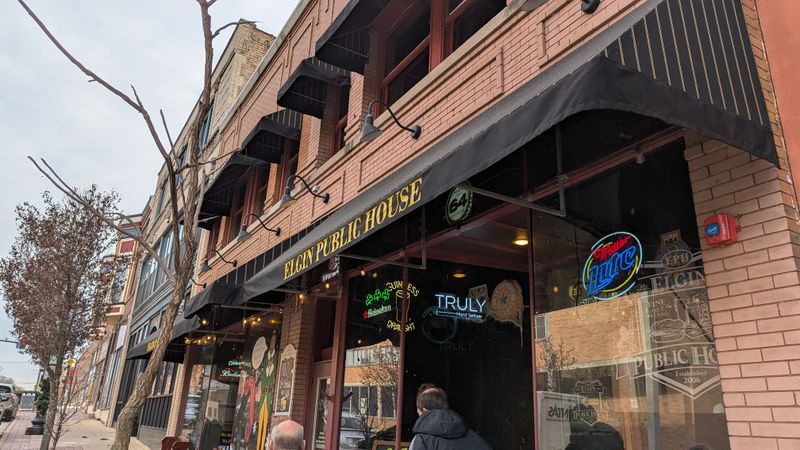 Elgin Public House, Elgin, Illinois