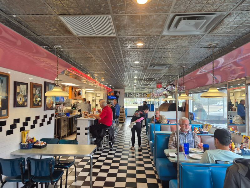 The Grand Diner – Novi