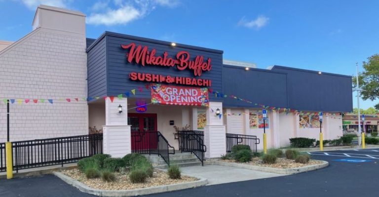 11 Seafood Buffets In Florida That Draw You In From The Start