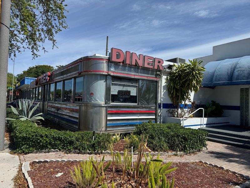 Jack’s Hollywood Diner, Hollywood (Old School Vibes)