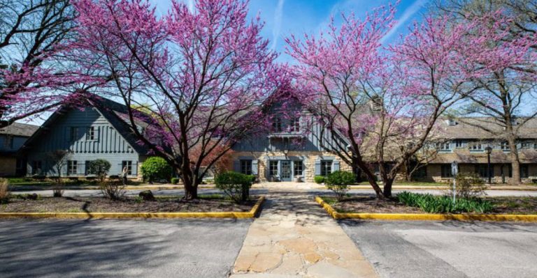 12 Adorable Small-Town Restaurants In Illinois That Locals Love To Show Off