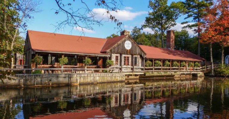 12 Adorable Small-Town Restaurants In Massachusetts That Are Straight Out of A Postcard