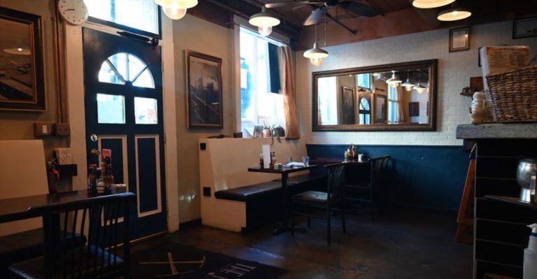 12 Arizona Hole-In-The-Wall Restaurants That Turn A Simple May Meal Into Something Special