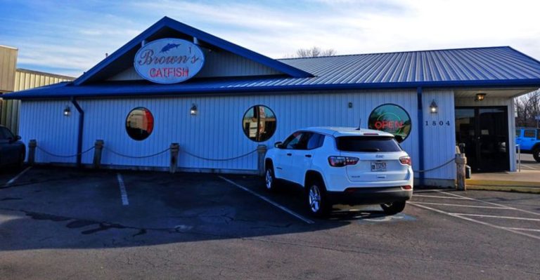 12 Arkansas Seafood Buffets Where You Can Eat All You Want And Still Save Room For Dessert