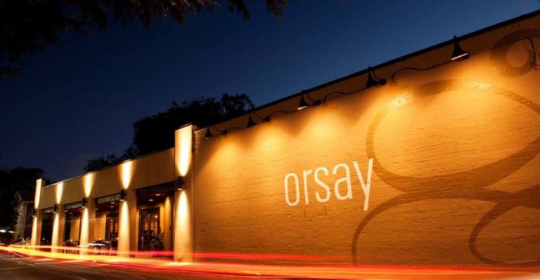 12 Florida Restaurants Where The Parking Lot Looks Empty But The Dining Room Is Packed