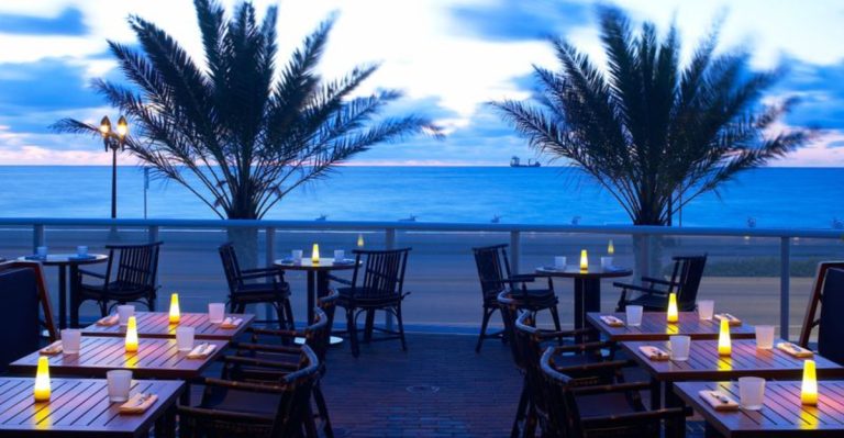 12 Florida Steakhouses So Popular, Folks Wait Hours Just To Get In