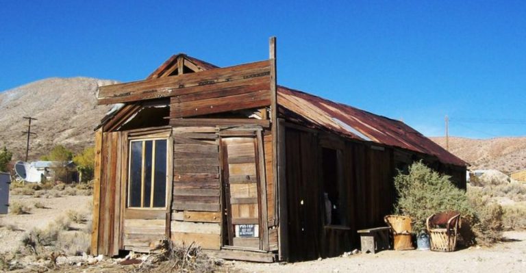 12 Forgotten Ghost Towns In California That Are Beautifully Eerie