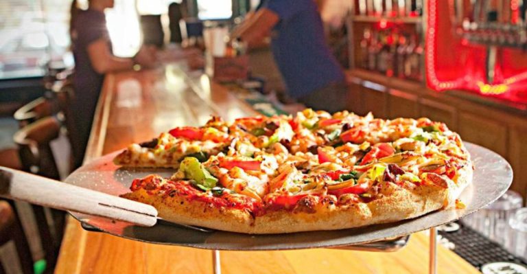 12 Hole-In-The-Wall Pizza Joints In Chicago, Illinois That Locals Say Are Pure Legend