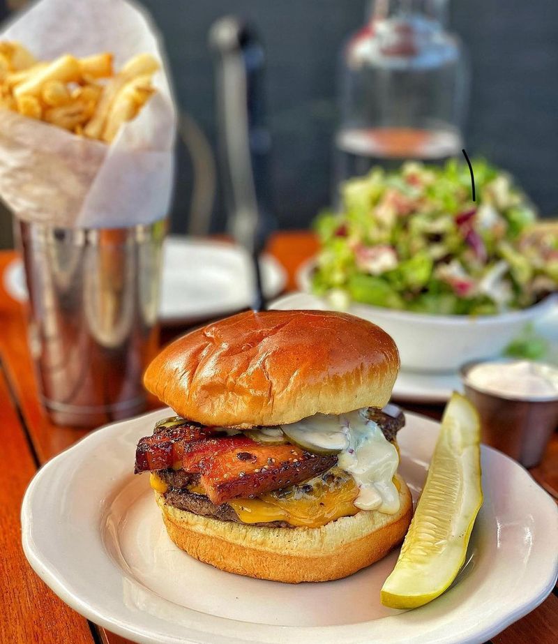 Au Cheval – Chicago (800 W Randolph St, Chicago, IL 60607)