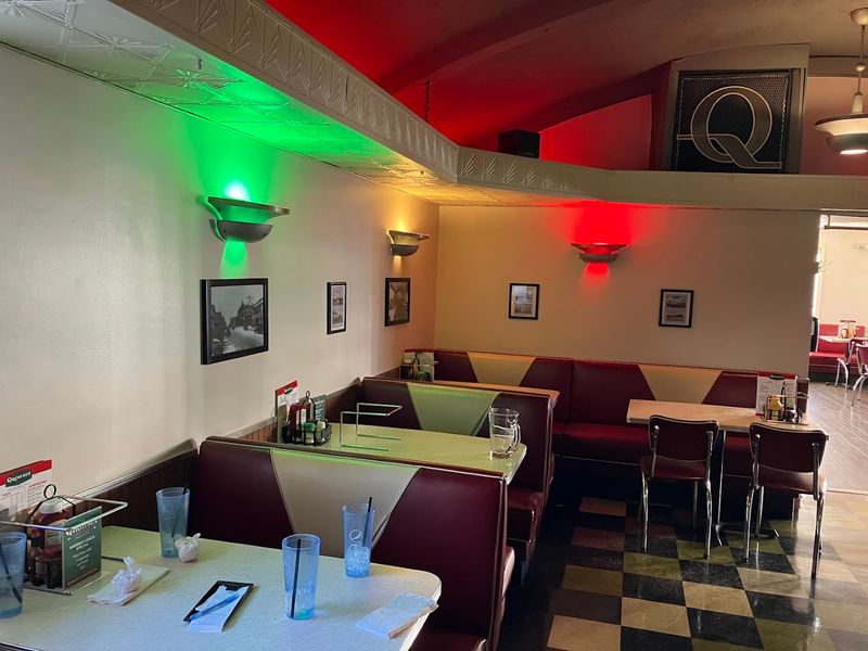 Quonset Pizza, Waukegan