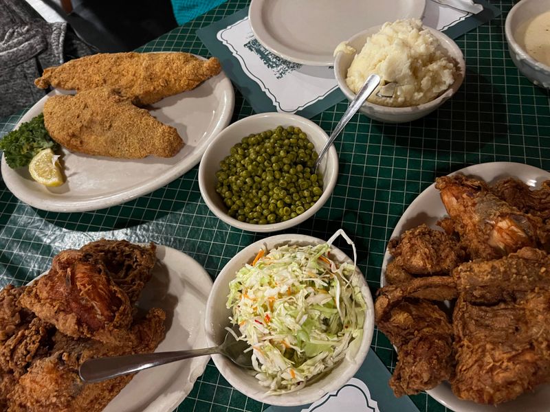 The Log Inn – Haubstadt