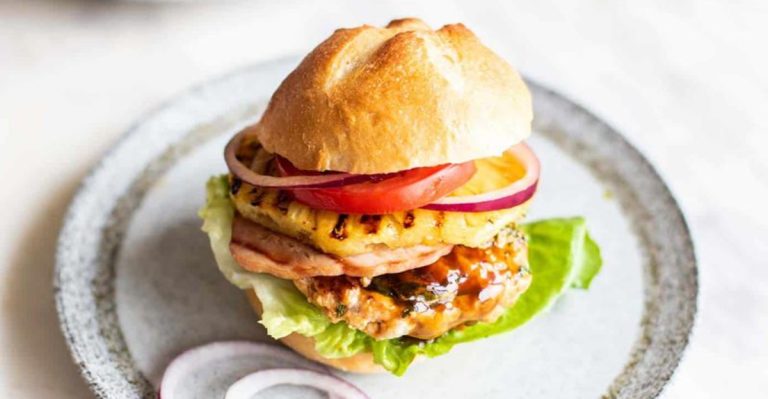 12 Juicy Hawaiian Burgers That Taste Like A Tropical Escape