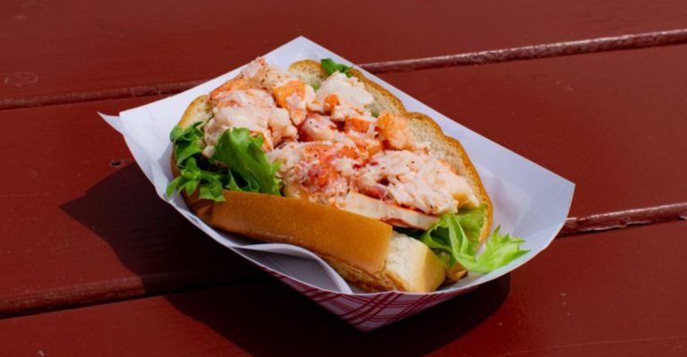12 Maine Seafood Shacks That Don’t Advertise But Always Fill Up Fast