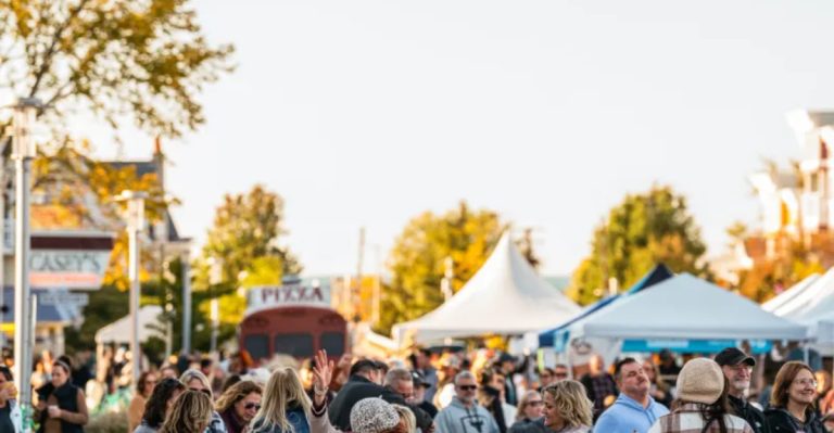 12 Michigan Fall Festivals You’ll Visit For The Food (And Stay For The Scenery)