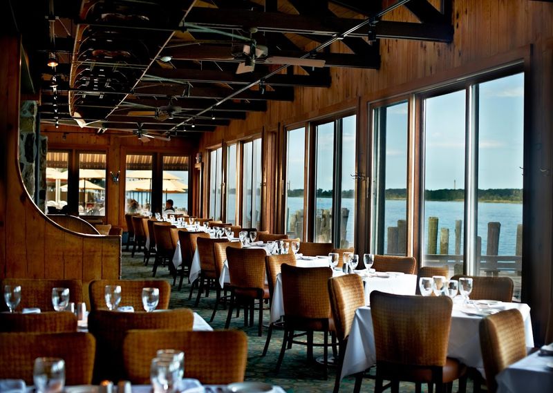 12 Michigan Restaurants Where You Can Watch Freighters, Drawbridges, Or Trains From Your Table