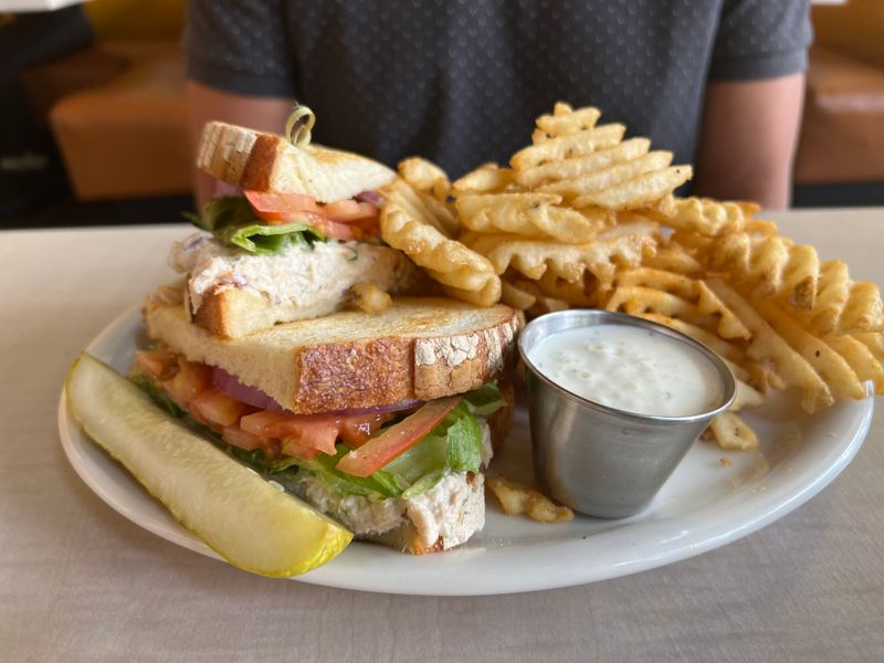 Waffle House — 1602 Jefferson Street, Laurel