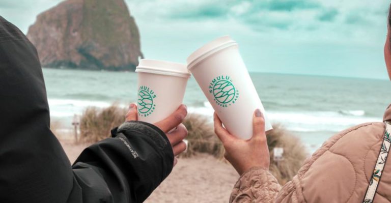 12 Oregon Small Towns Worth Visiting Just For Their Cozy Fall Cafés