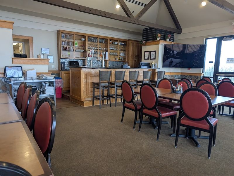 Queen's Restaurant, Mena